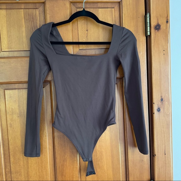 Aritzia Babaton long sleeve bodysuit - Picture 1 of 4
